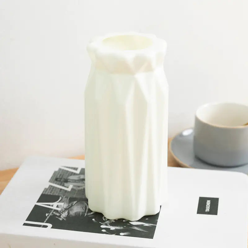 Nordic Style Durable Plastic Flower Vase for Home Decor